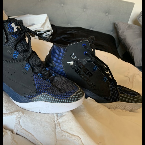 Under Amour Women 10.5 Basketball shoes / sneakers - Picture 2 of 8